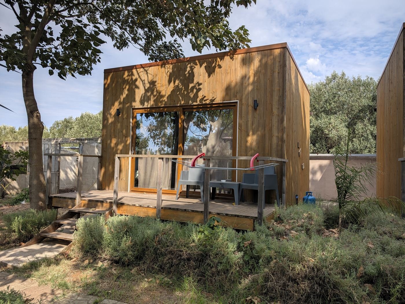 Bungalow in legno Cubo House con terrazza, circondato dagli ulivi della fattoria a Lamezia Terme