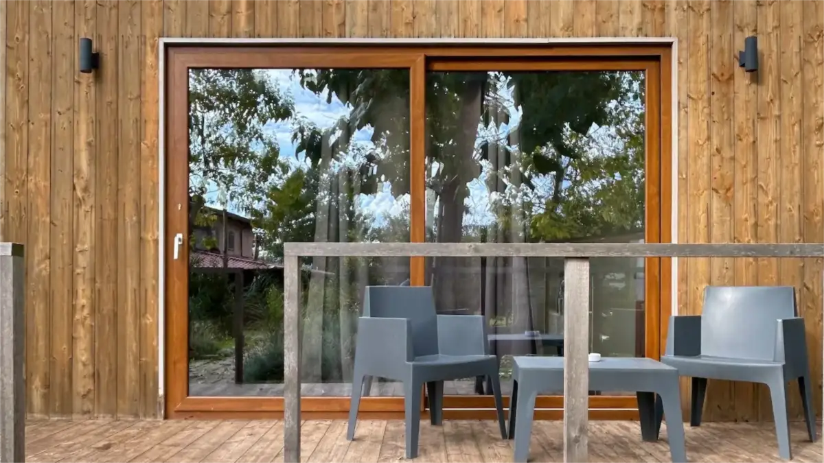 I bungalow in legno di Cubo House fra gli ulivi